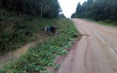 На трассе в Подосиновском районе трактор опрокинулся в кювет. Водитель погиб на месте