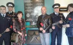 В Кировской области открыли мемориальную доску в память о погибшем инспекторе ДПС