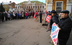 Около сотни слобожан вышли на митинг против переименования улиц