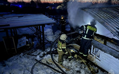 В Кировской области сгорели жилой дом, баня и нежилое здание