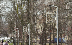 В Кирове начали устанавливать новогоднюю иллюминацию