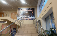 Кировский автовокзал начали украшать к Новому году