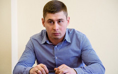 Экс-директор кировского АТП Денис Пырлог ответил на вопросы нейросети в спецпроекте «ПоговорИИм». Интервью
