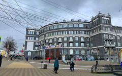 Архитектурная изюминка в сердце города: история здания отеля «Чарушин»